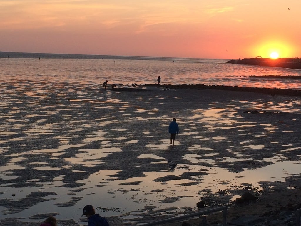 Das Büsumer Wattenmeer beim Sonnenuntergang im August. 